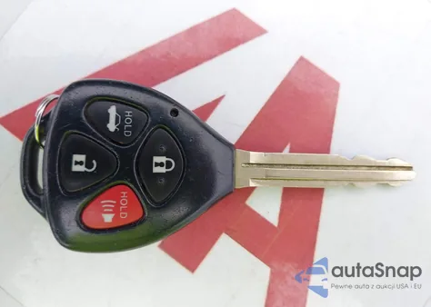 2010 Toyota Camry Xle V6 z USA, uszkodzony, nr VIN 4T1BK3EK7AU113710